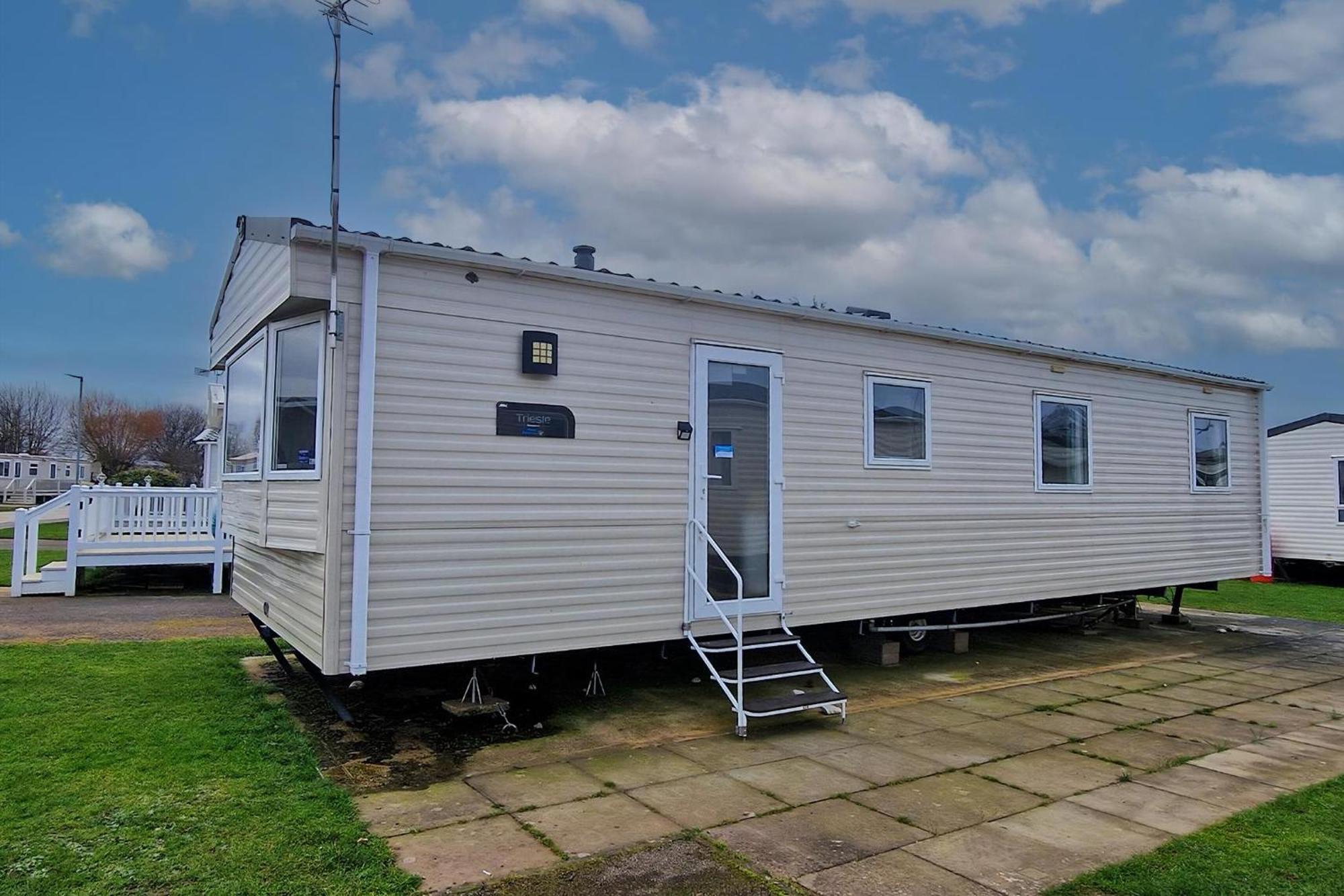 8 Berth Caravan For Hire At Manor Park Near To A Great Beach Ref 23041C Ханстантон Экстерьер фото