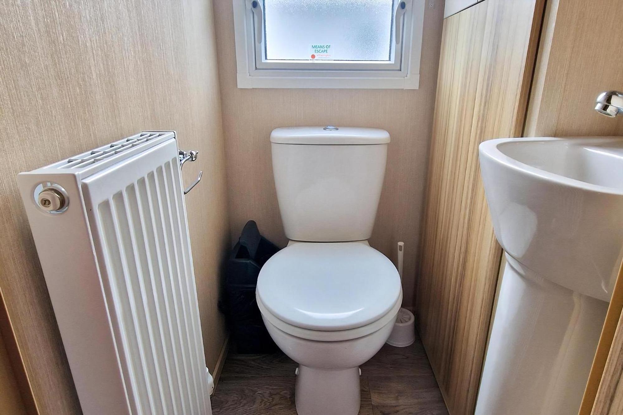 8 Berth Caravan For Hire At Manor Park Near To A Great Beach Ref 23041C Ханстантон Экстерьер фото
