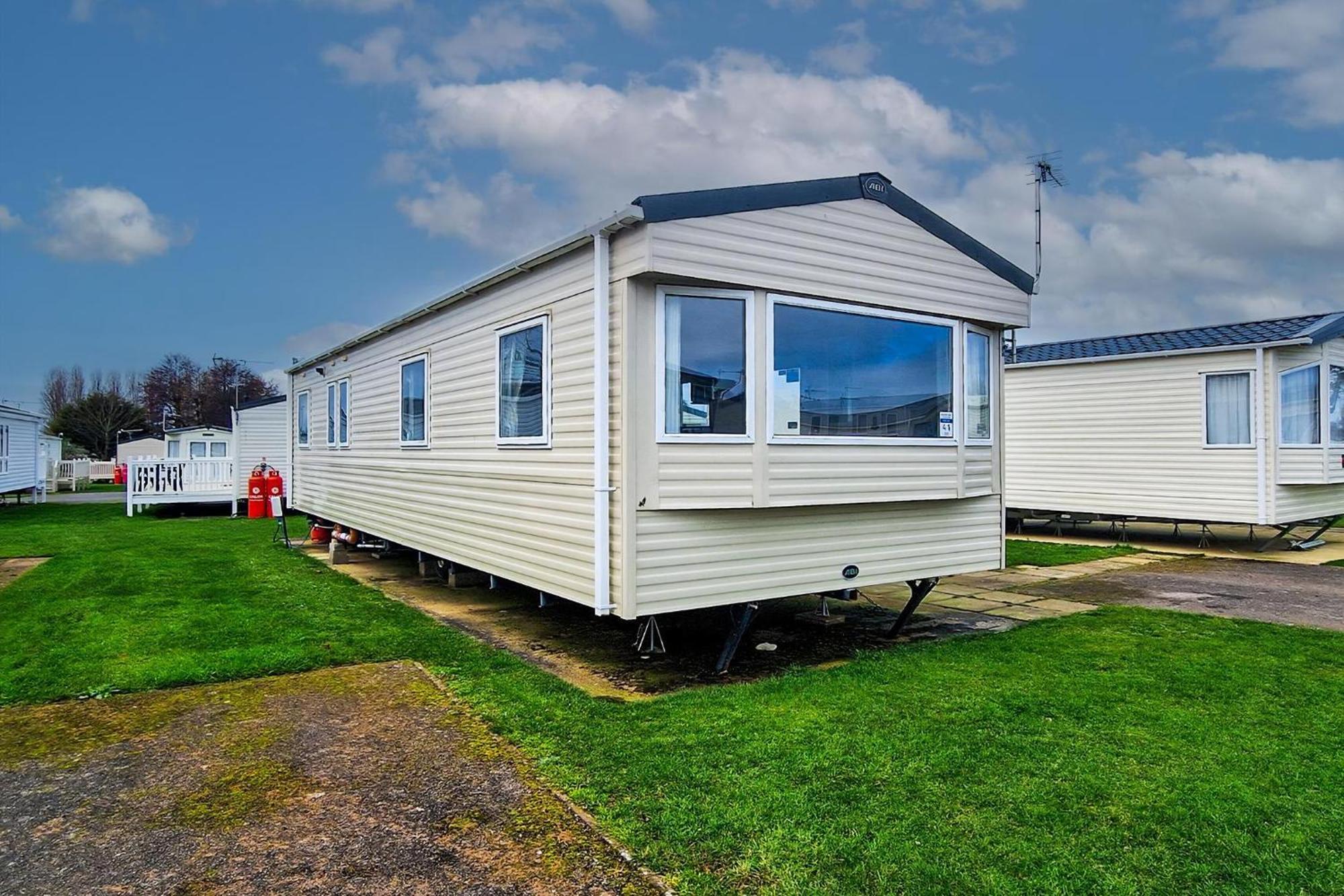 8 Berth Caravan For Hire At Manor Park Near To A Great Beach Ref 23041C Ханстантон Экстерьер фото
